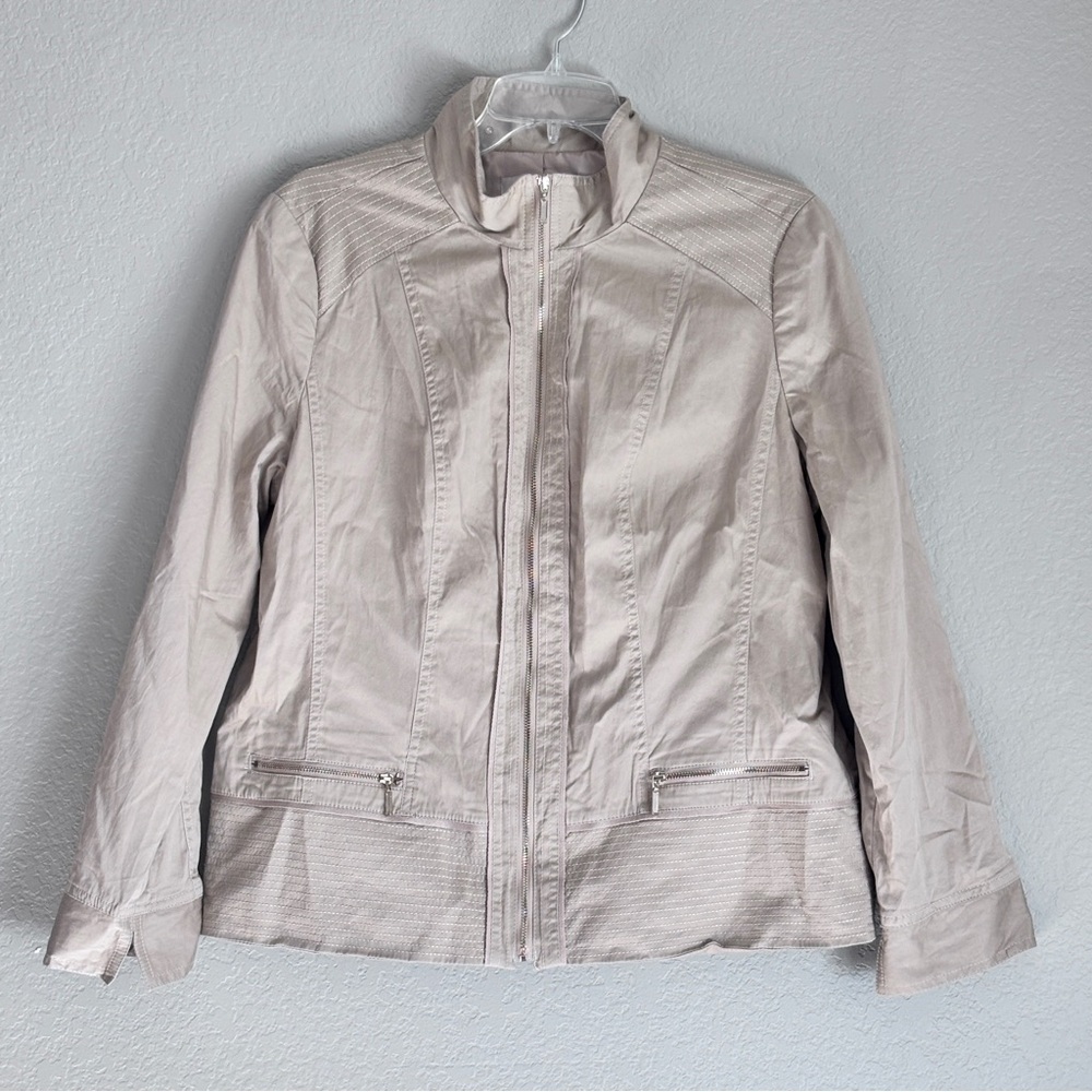 Laura Ashley women’s beige full zip up closure light fiited jacket, size L.